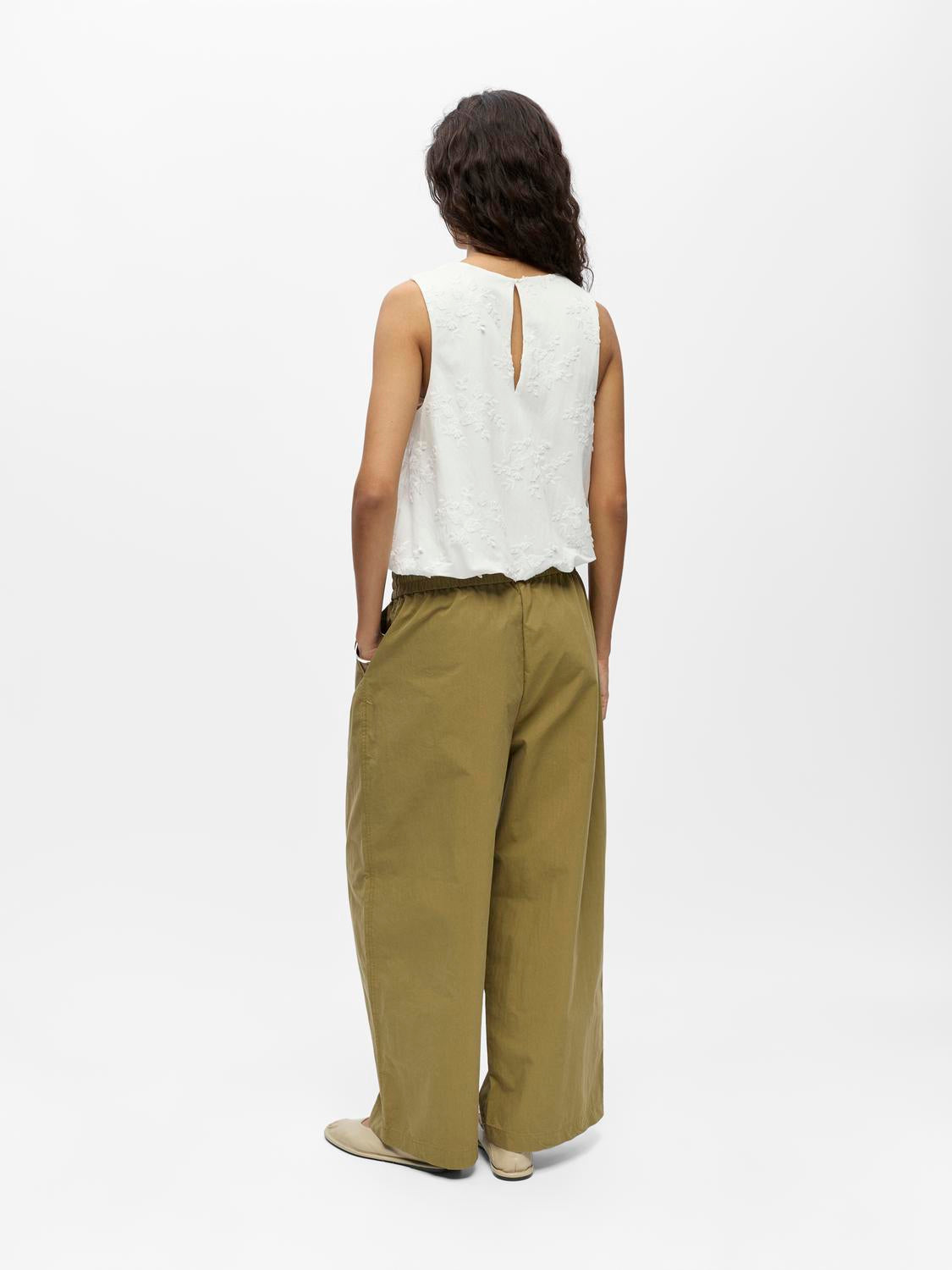 model_shot-back